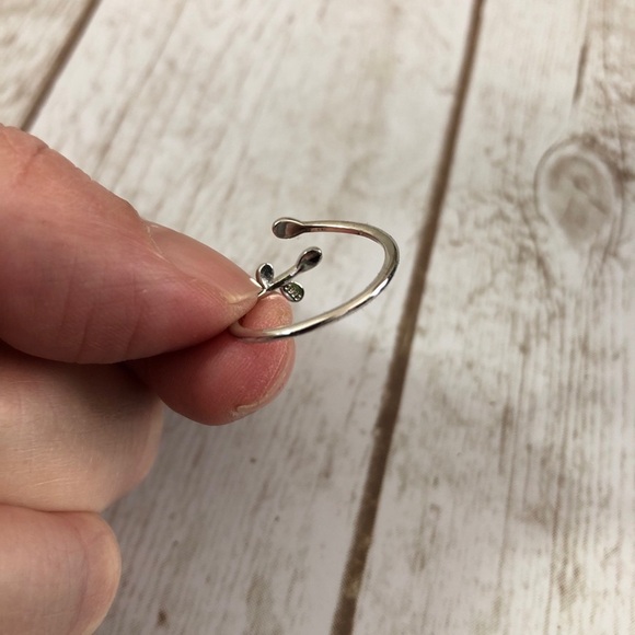 925 Sterling Silver LEAVES Adjustable Ring Minimalist - Picture 9 of 9